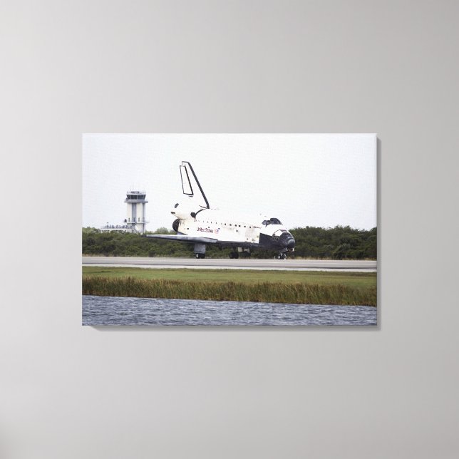Space Shuttle Discovery on the runway Canvas Print (Front)