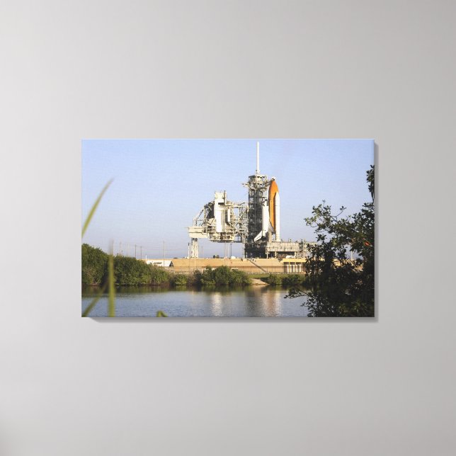 Space Shuttle Discovery sits ready Canvas Print (Front)