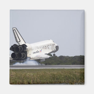 Space Shuttle Discovery touches down 2 Magnet