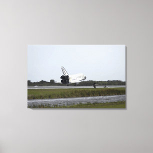 Space Shuttle Discovery touches down 3 Canvas Print