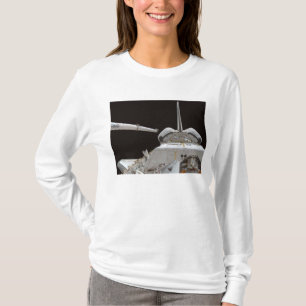 Space Shuttle Discovery's payload bay T-Shirt