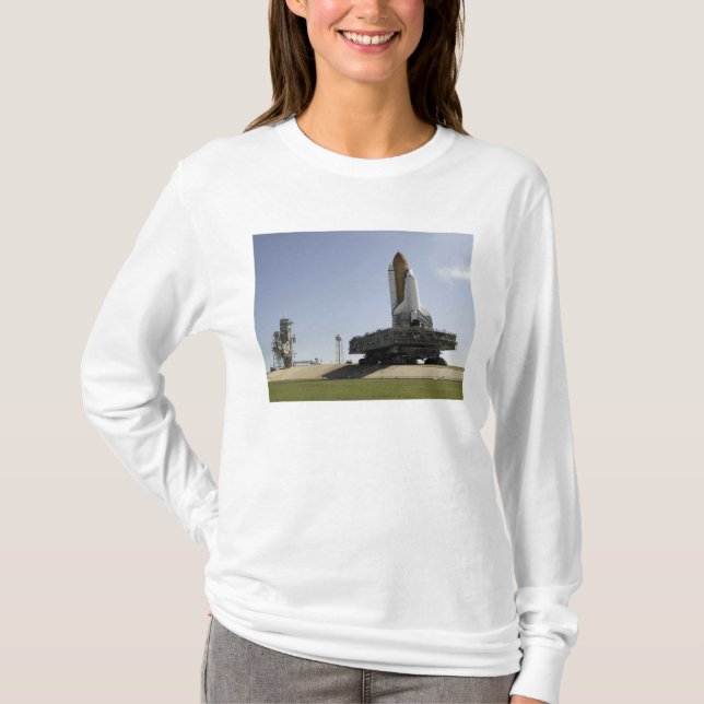 Space Shuttle Endeavour approaches the launch p T-Shirt (Front)
