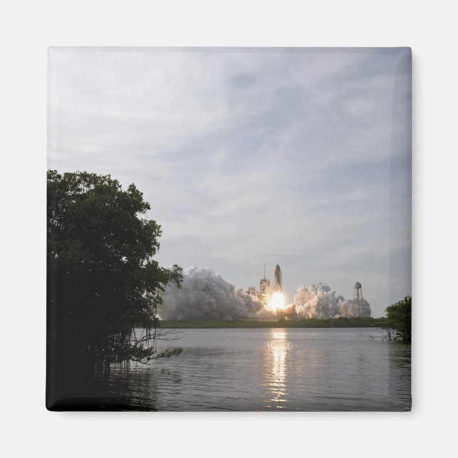 Space Shuttle Endeavour lifts off 3 Magnet (Front)