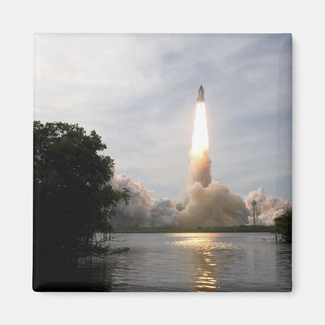 Space Shuttle Endeavour lifts off 4 Magnet (Front)
