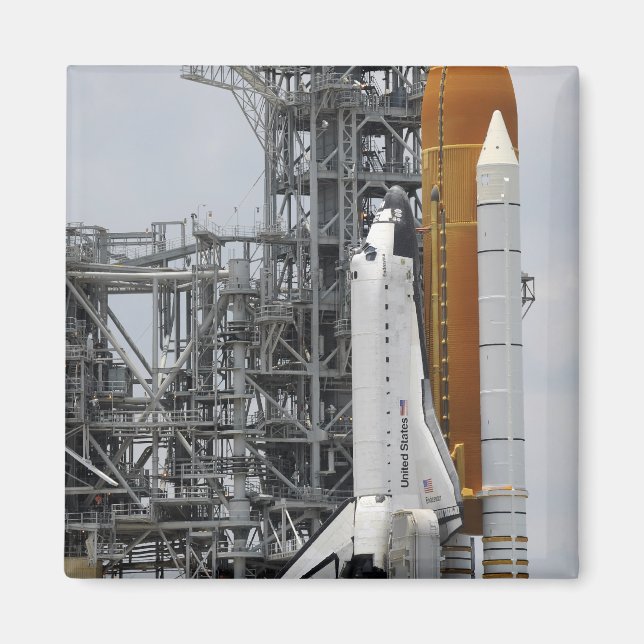 Space Shuttle Endeavour on the launch pad 2 Magnet (Front)