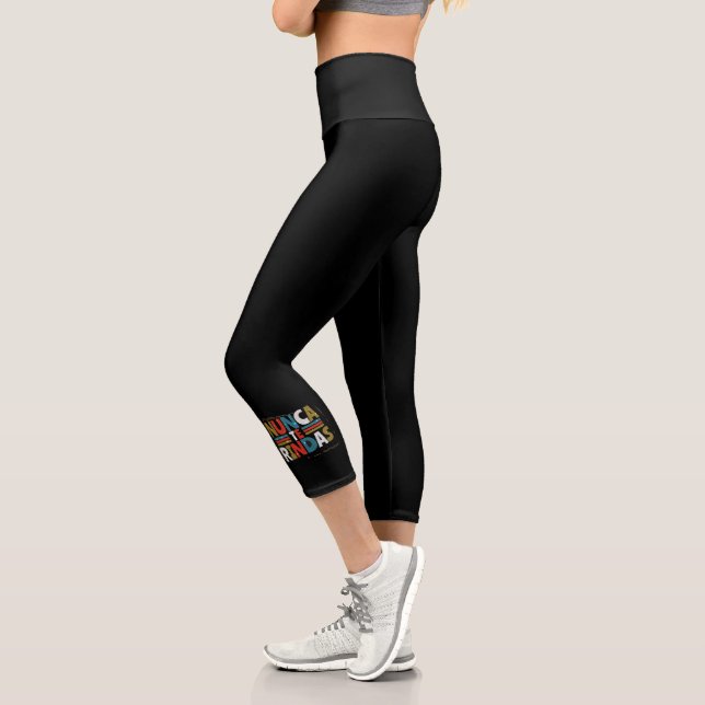 Spanish Don't Give Up Quote - Nunca Te Rindas Capri Leggings (Left)