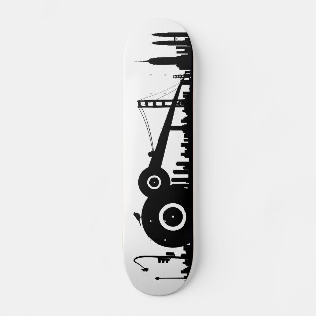 Sparrow city skateboard (Front)