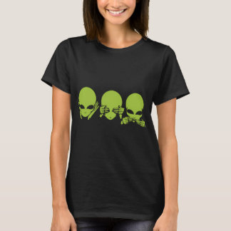 Speak no evil, see no evil, hear no evil. Alien T-Shirt