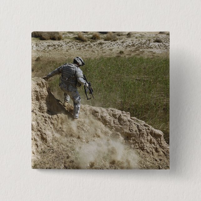 Specialist climbs down 15 cm square badge (Front)