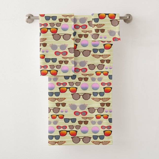 Spectacles on the Beach Bath Towel Set (Insitu)
