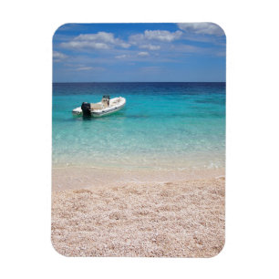 Speedboat in the blue sea magnet