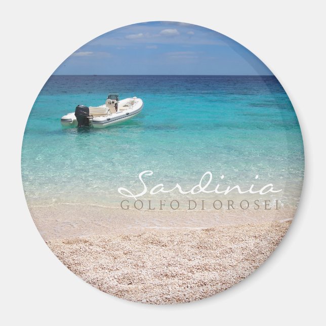 Speedboat in the blue sea round text magnet (Front)
