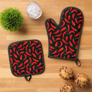 Spicy Red Chilli Pepper Patterned Oven Mitt & Pot Holder Set