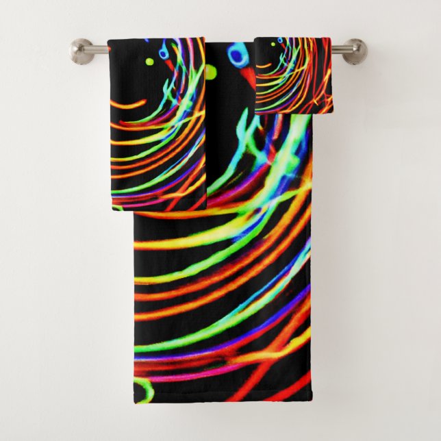 Spiral Lights Glow Bath Towel Set (Insitu)