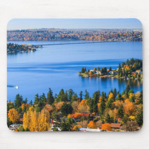 Splendid colours of fall at Bellevue Mouse Pad