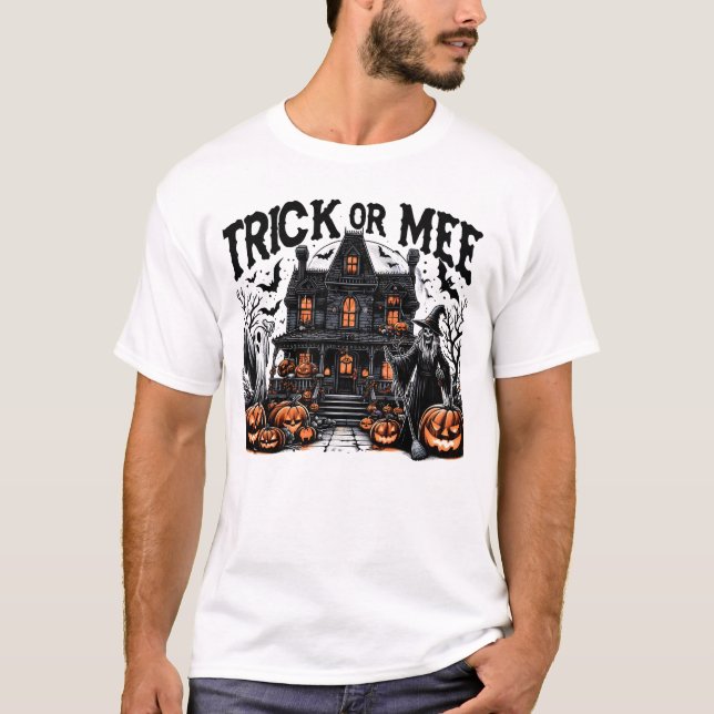 Spooky Halloween gathering with pumpkins T-Shirt (Front)
