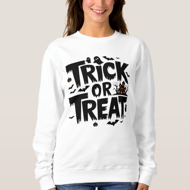 Spooky Halloween night with trick or treat fun Swe Sweatshirt (Front)