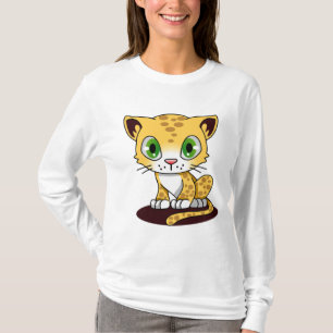 SPOTTED BROWN GREEN-EYED KITTEN ON A MAROON MAT T-Shirt