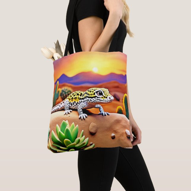 Spotted Gecko Desert Sunset Tote Bag (Close Up)