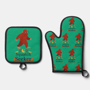 Squatch Seeker big foot  Oven Mitt & Pot Holder Set