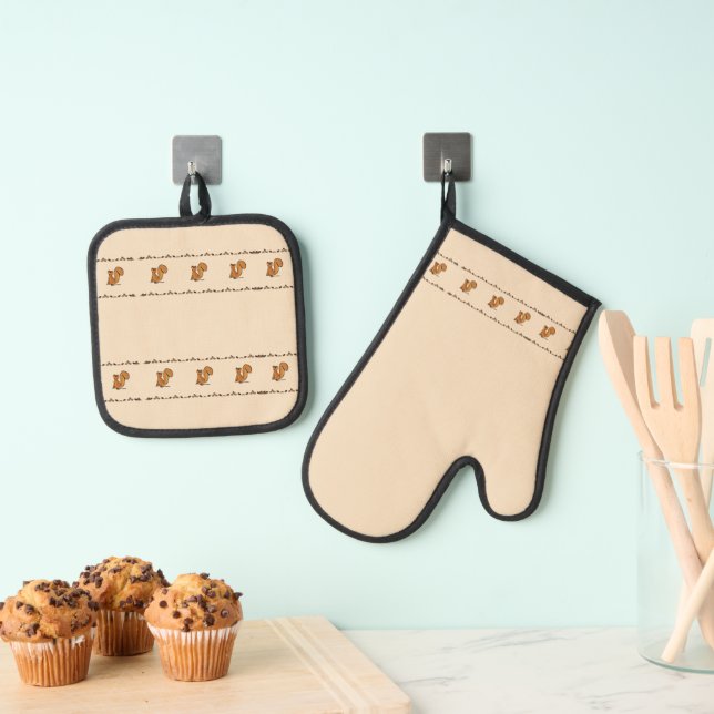 Squirrel Acorn & Leaves Oven Mitt & Pot Holder Set (Insitu(Hanging))