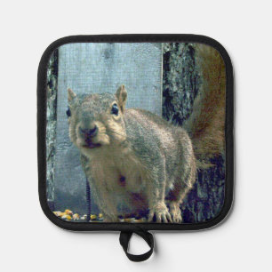 Squirrel pot holder