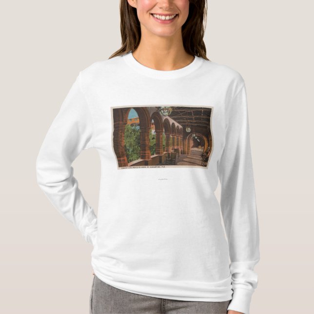 St. Augustine, Florida - View of Hotel Ponce de T-Shirt (Front)