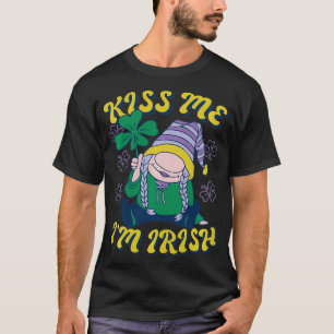St Patricks Day Design Kiss Me I Am Irish Quote T-Shirt