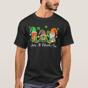 St Patricks Day Gnomes Holing Shamrock Horseshoe I T-Shirt