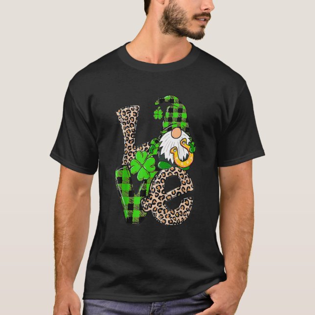 St Patrick's Day Love Gnomes Shamrock Horseshoe Ir T-Shirt (Front)