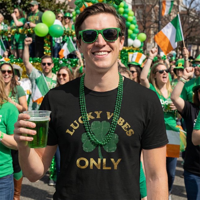 St Patrick's Day Lucky Vibes Distressed Shamrock T-Shirt (Creator Uploaded)