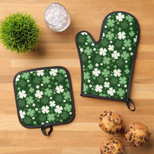 St. Patrick's Day Shamrocks Oven Mitt & Pot Holder Set (Top Down)