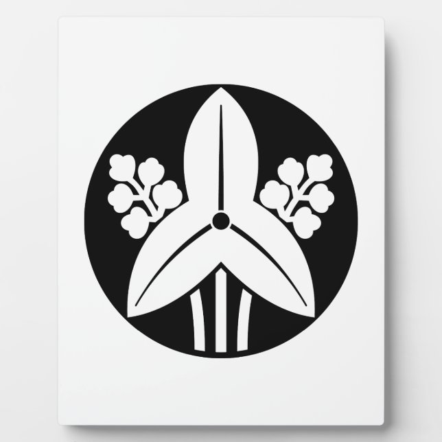 Standing arrowhead in rice cake plaque (Front)