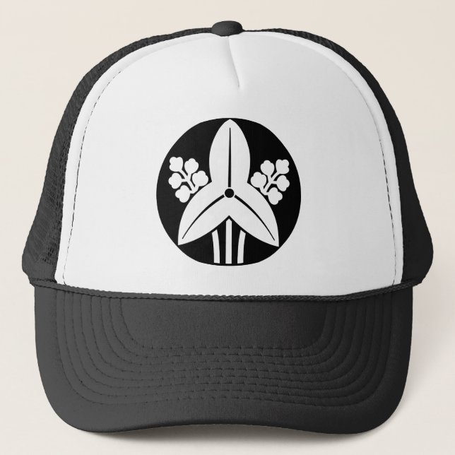 Standing arrowhead in rice cake trucker hat (Front)