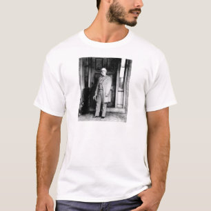 Standing Portrait of General Robert E. Lee T-Shirt