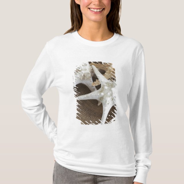 Starfish in a basket T-Shirt (Front)