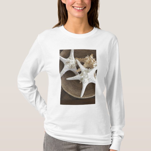 Starfish in a basket T-Shirt (Front)