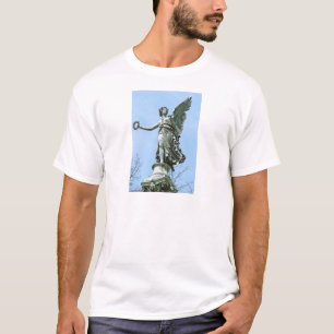 Statue od Angel in Charlottenburg Palace Garden T-Shirt