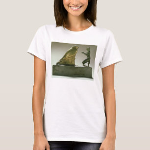 Statue of King Taharqa worshipping the falcon-god T-Shirt