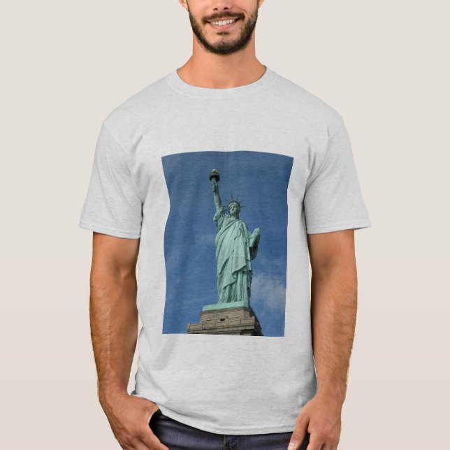 Statue of liberty photo T-Shirt (Front)