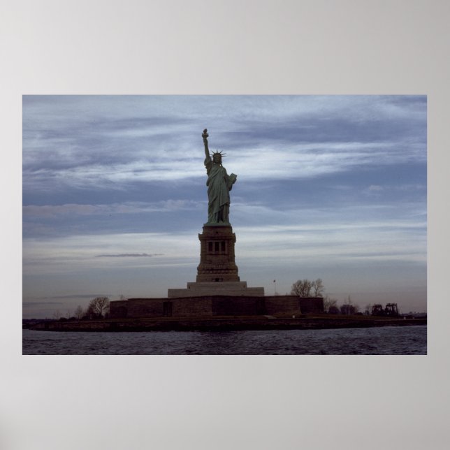 Statue of Liberty Photograph - 6 Poster (Front)