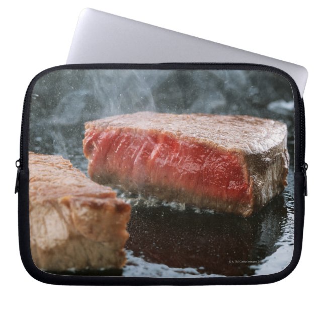 Steak 3 laptop sleeve (Front)