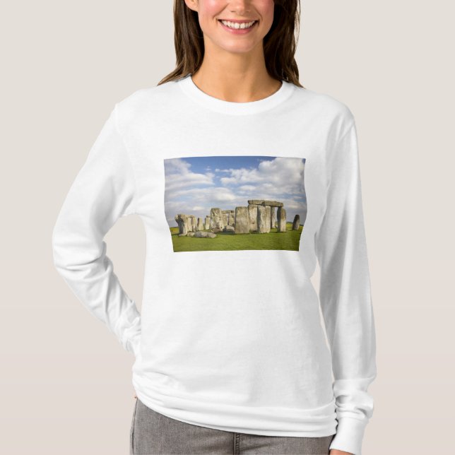 Stonehenge (circa 2500 BC), UNESCO World 2 T-Shirt (Front)