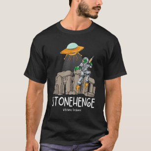 Stonehenge England Souvenir Aliens & Flying Sauc T-Shirt