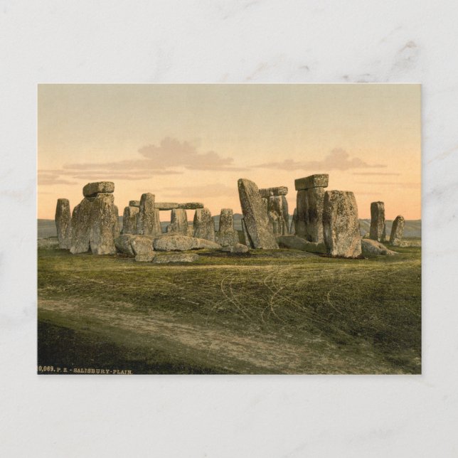Stonehenge, Wiltshire, England Postcard (Front)