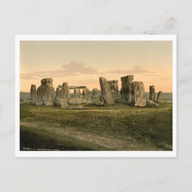 Stonehenge, Wiltshire, England Postcard (Front)