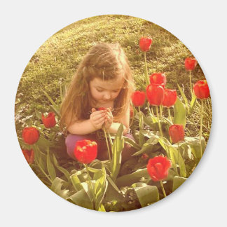 stop and smell the tulips round magnet