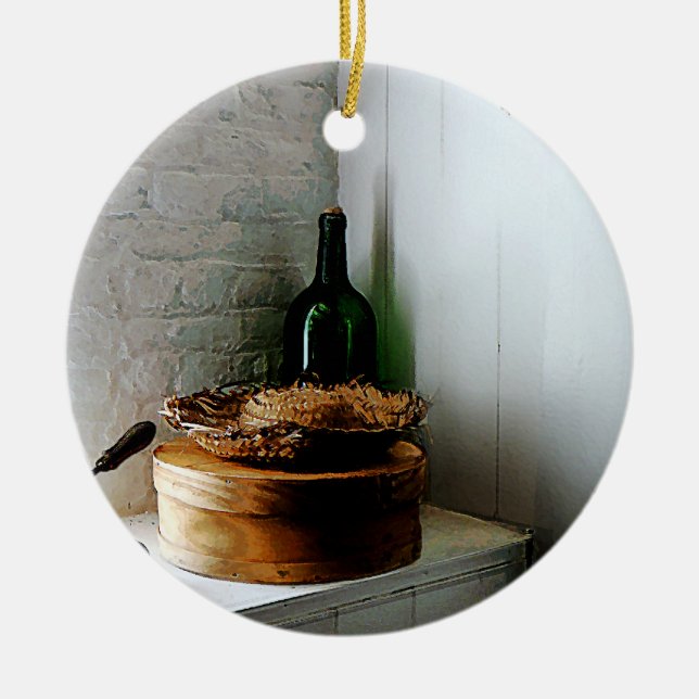 Straw Hat and Hatbox Ceramic Tree Decoration (Front)