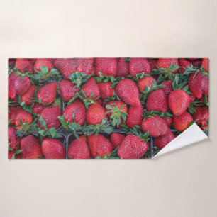Strawberries with green leaves bath towel