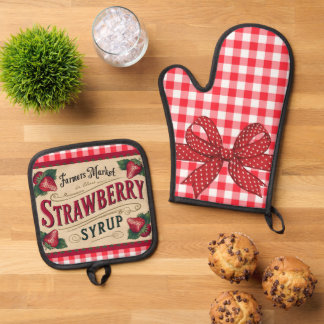 Strawberry syrup oven mitt & pot holder set